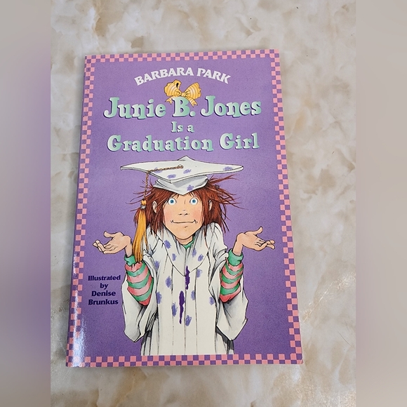 7 Junie B. Jones Chapter Books - Picture 3 of 8